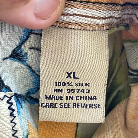 Men's ISLAND REPUBLIC Hawaiian
Button-Up Shirt Size XL Silk - Picture 9 of 9